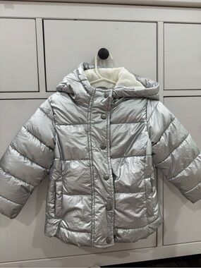 Amazon Essentials Metallic Silver Hooded Puffer Jacket for Kids